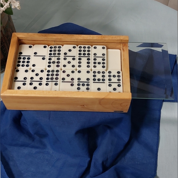 Double Nine Dominoes Set in Wood Box w/Glass Lid - The Classic Collection - Picture 3 of 8